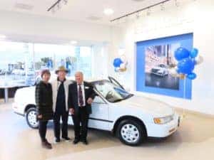 94 accord dealer and client in lobby