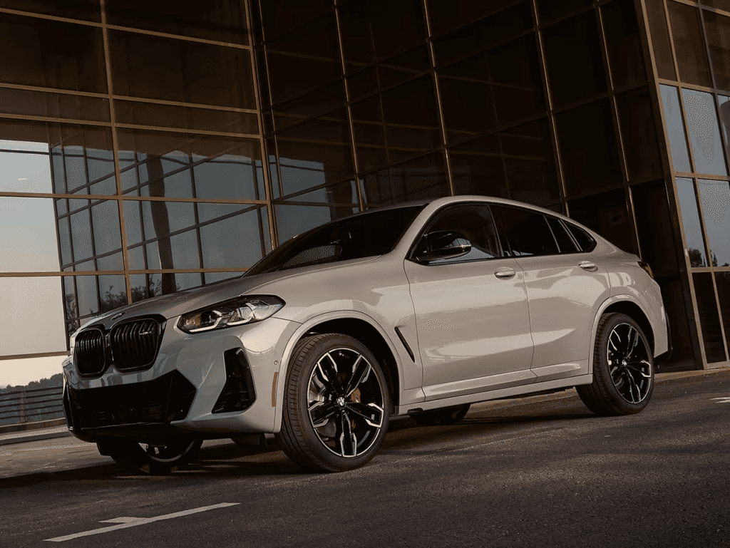 2025-BMW-X4-Side
