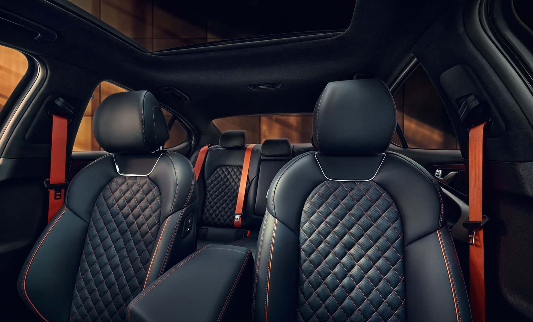 Genesis_G70_Prestige_Graphite_Trim_