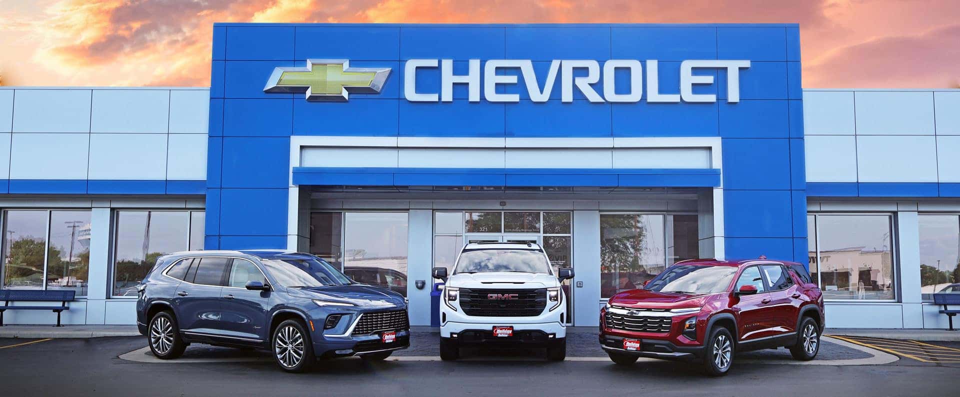 Holiday ChevroletBuilding with three cars parked in front of dealership. Mobile version