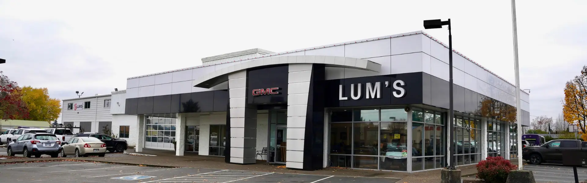 Lum's GMC in McMinnville Dealership Image