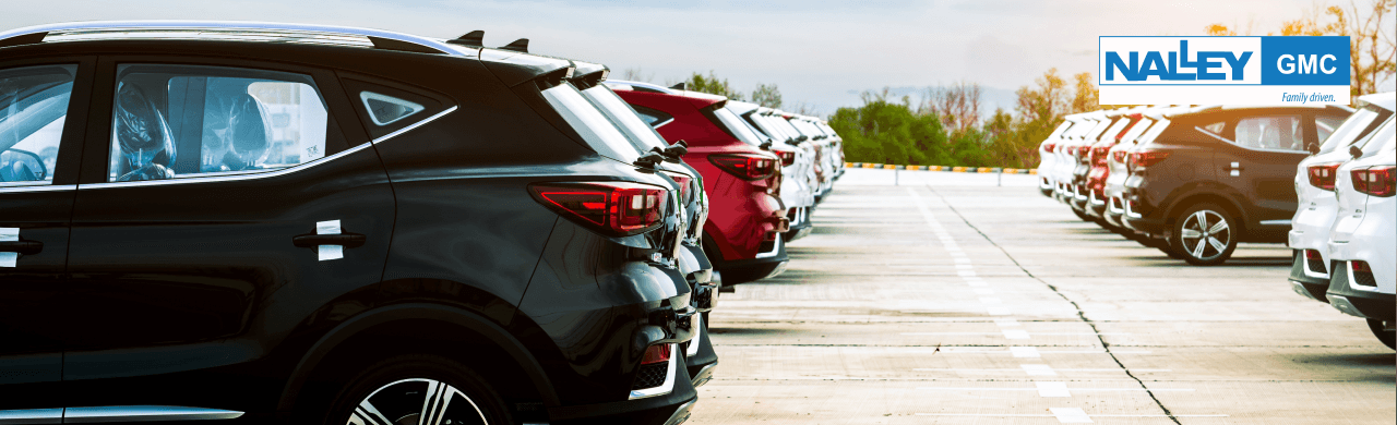 Nalley Brunswick GMC team appraising a customer’s used vehicle in Brunswick, GA
