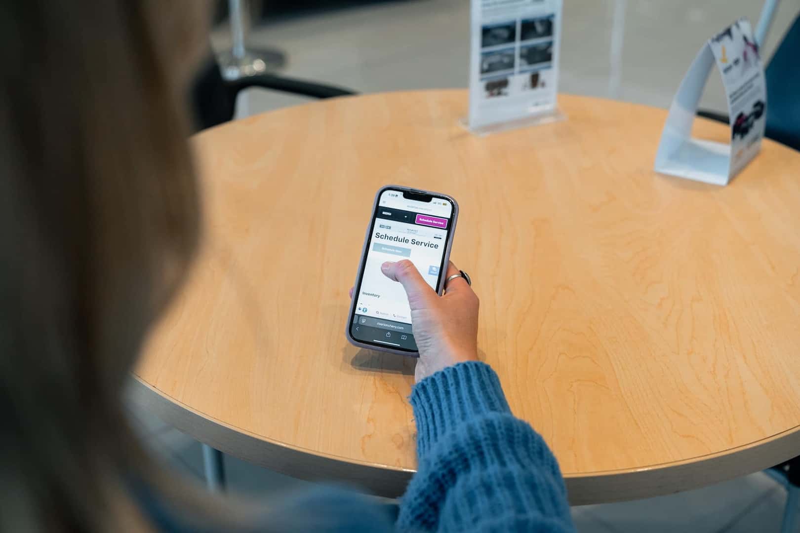 Person scheduling service on mobile phone