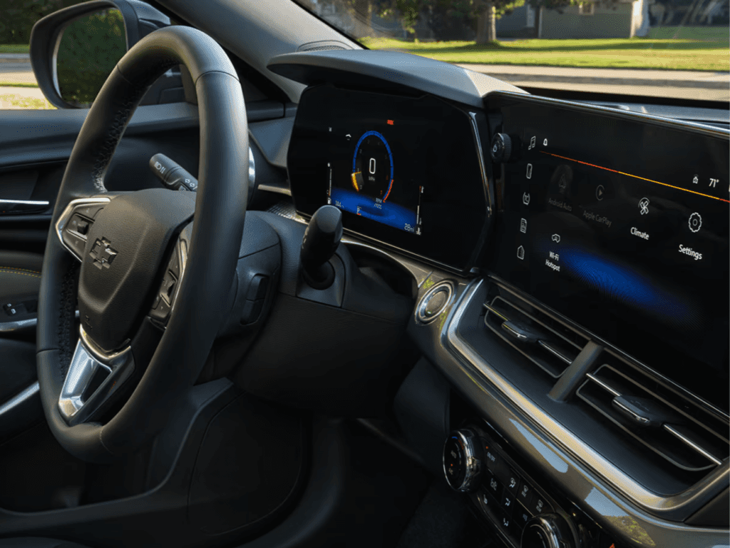 2025 Chevrolet Trax LT photo 2