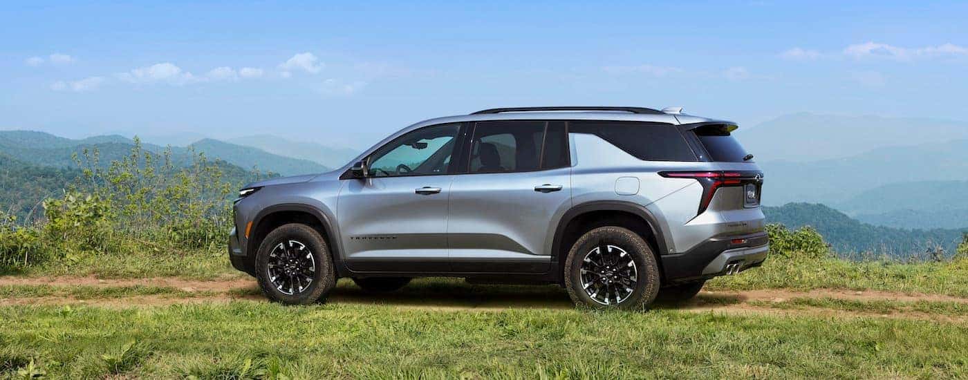 A silver 2025 Chevy Traverse from the side.