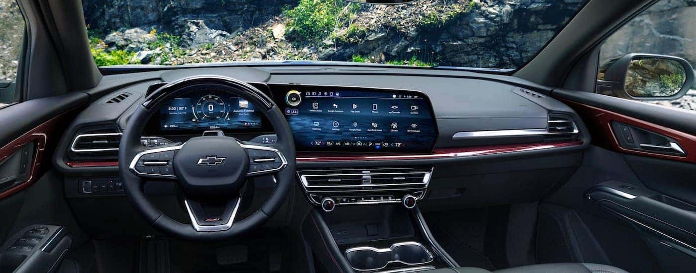 The black interior of a 2025 Chevy Traverse.