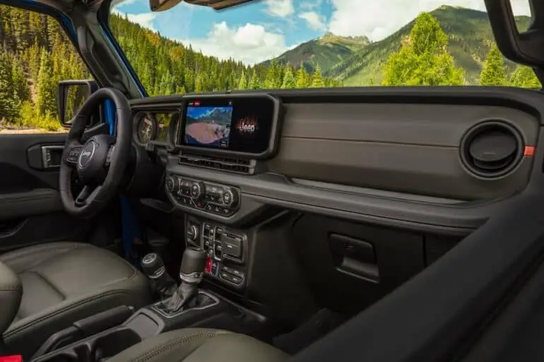 An Impressive Off-roader: The 2024 Jeep Gladiator 