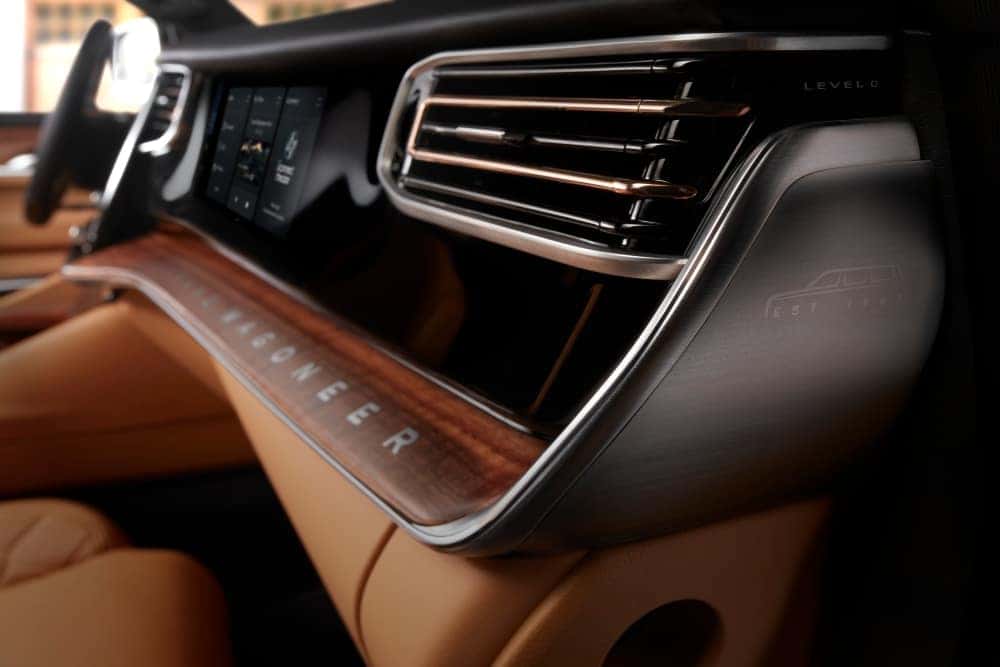 Interior Jeep Grand Wagoneer 2025