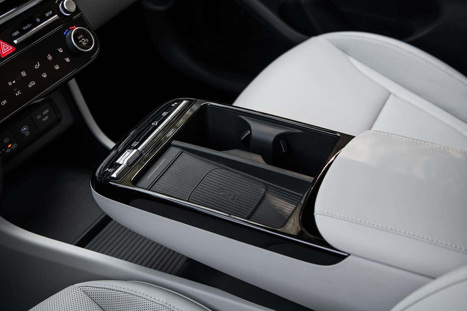 2025 Hyundai Tucson interior center console
