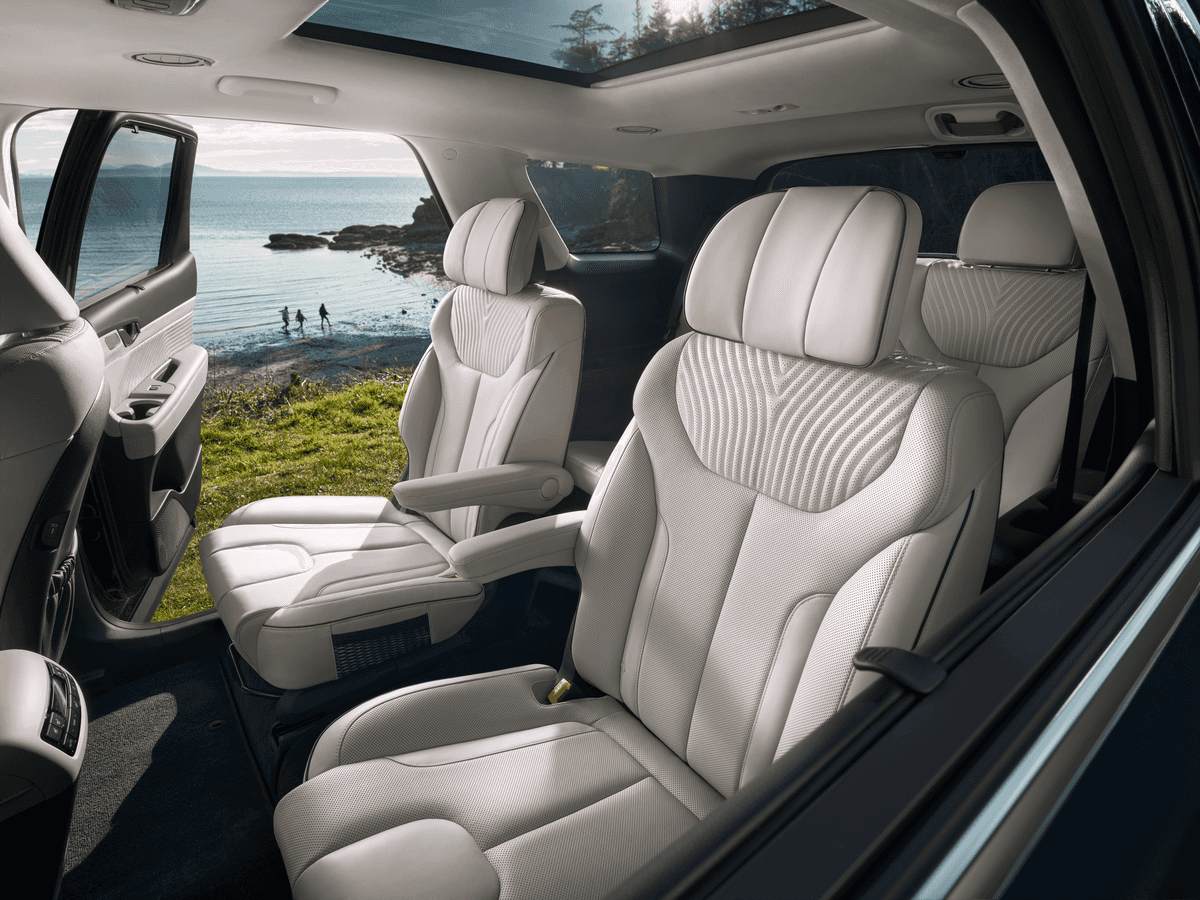 2023 Hyundai Palisade interior back seats_1200x900-33e90ef