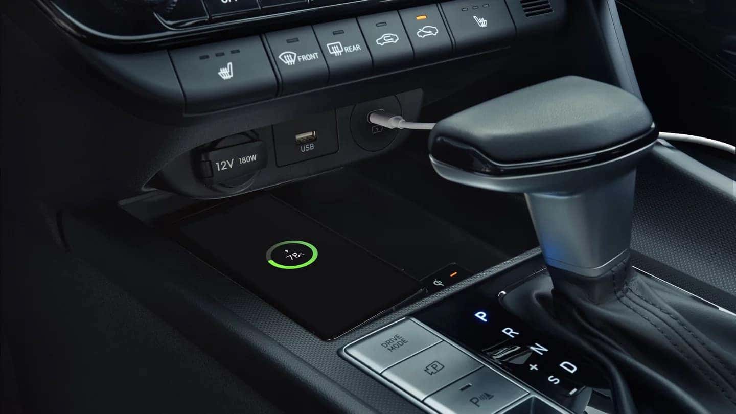 2025 Hyundai Elantra interior console