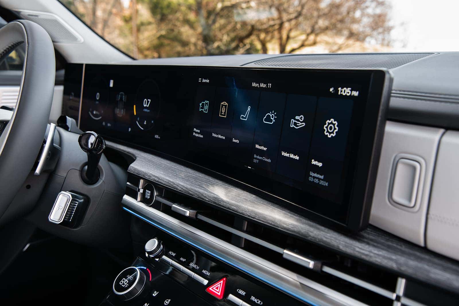 2025 Hyundai Santa Fe interior infotainment system