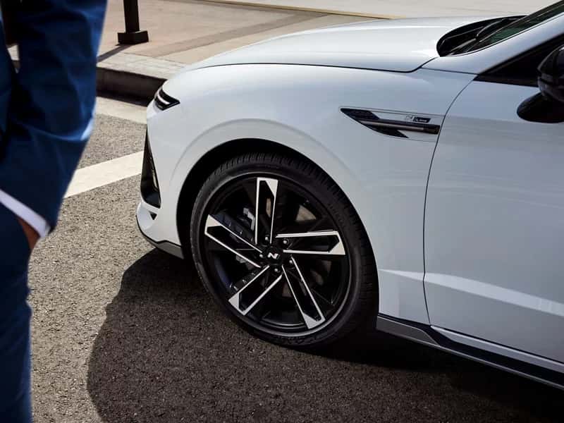 2025 Hyundai Sonata front wheel and rim