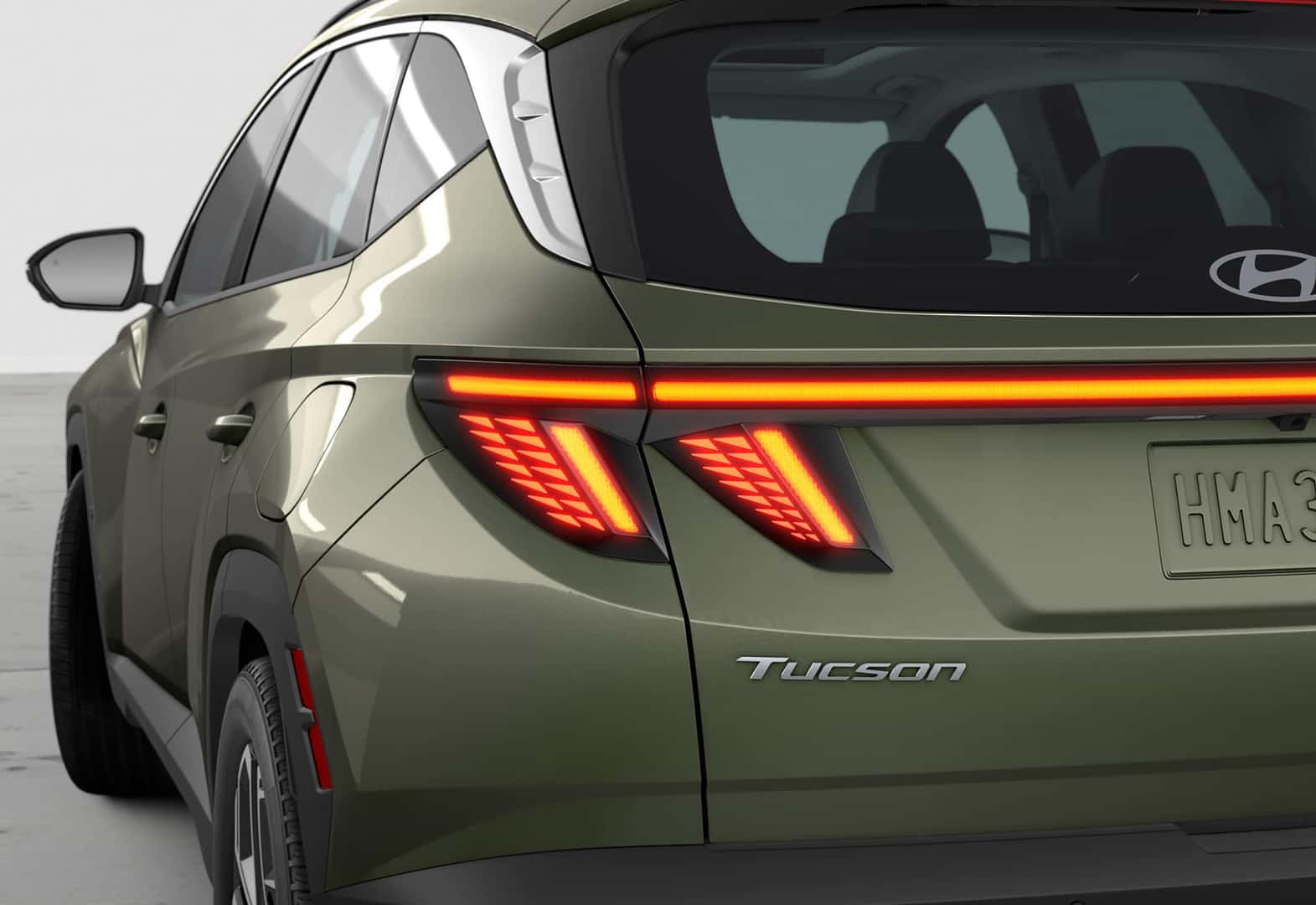 2025_Tucson_LTD_AWD_RockwoodGreen_exterior_back